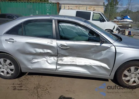 2010 Toyota Camry Le z USA, uszkodzony, nr VIN 4T1BF3EK5AU072174